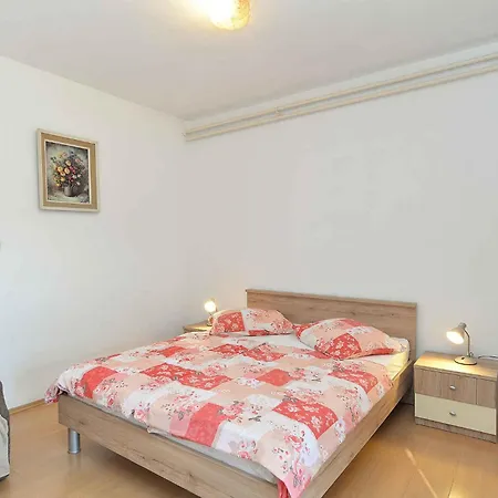 Near In 44660 Apartment