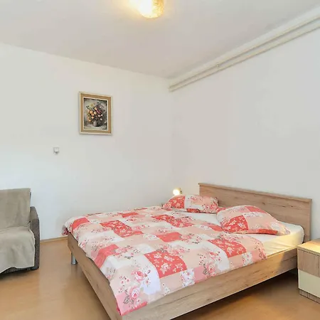Near In 44660 Apartment *